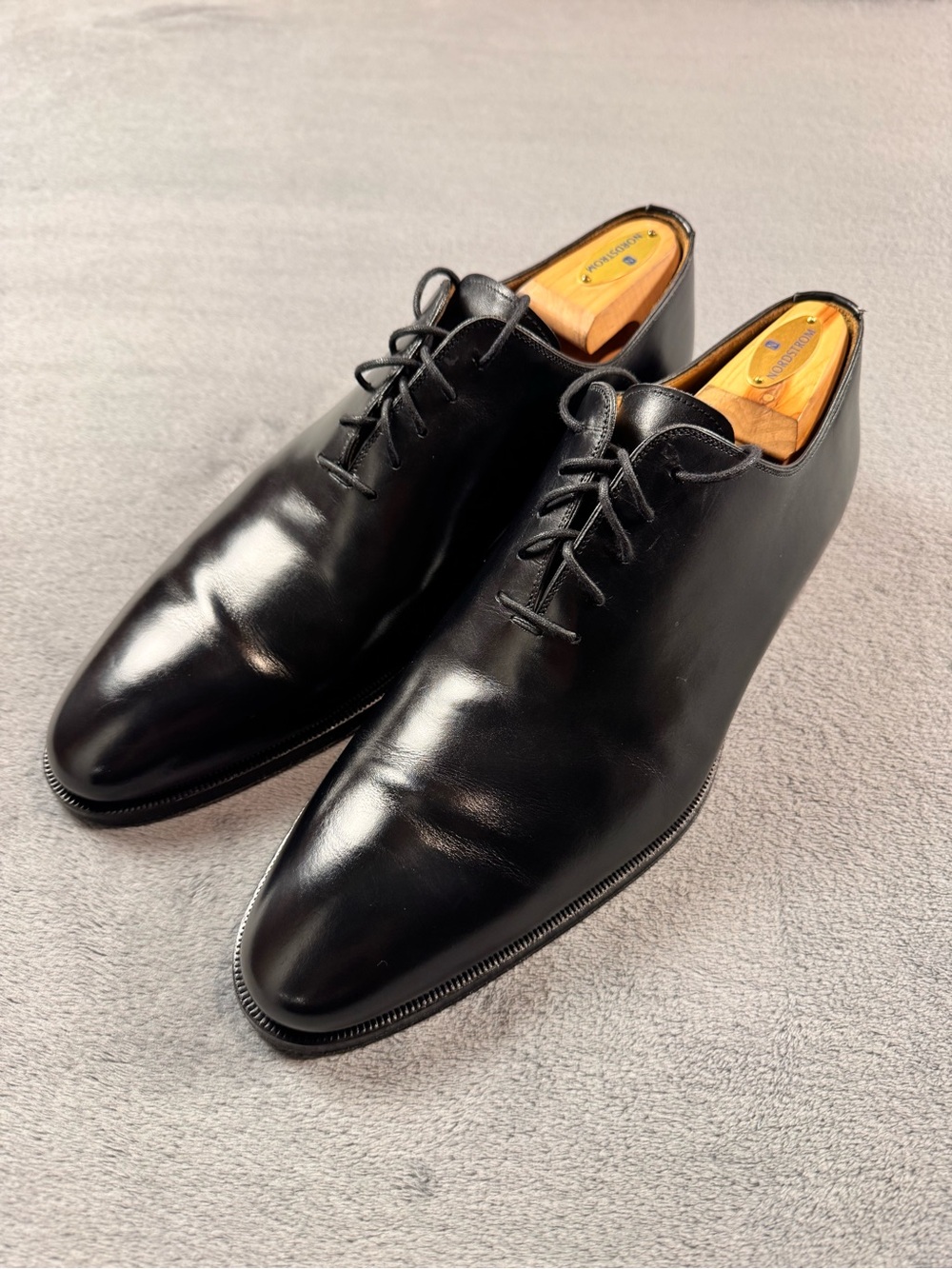 Magnanni Whole Cut Black Leather Dress Shoes